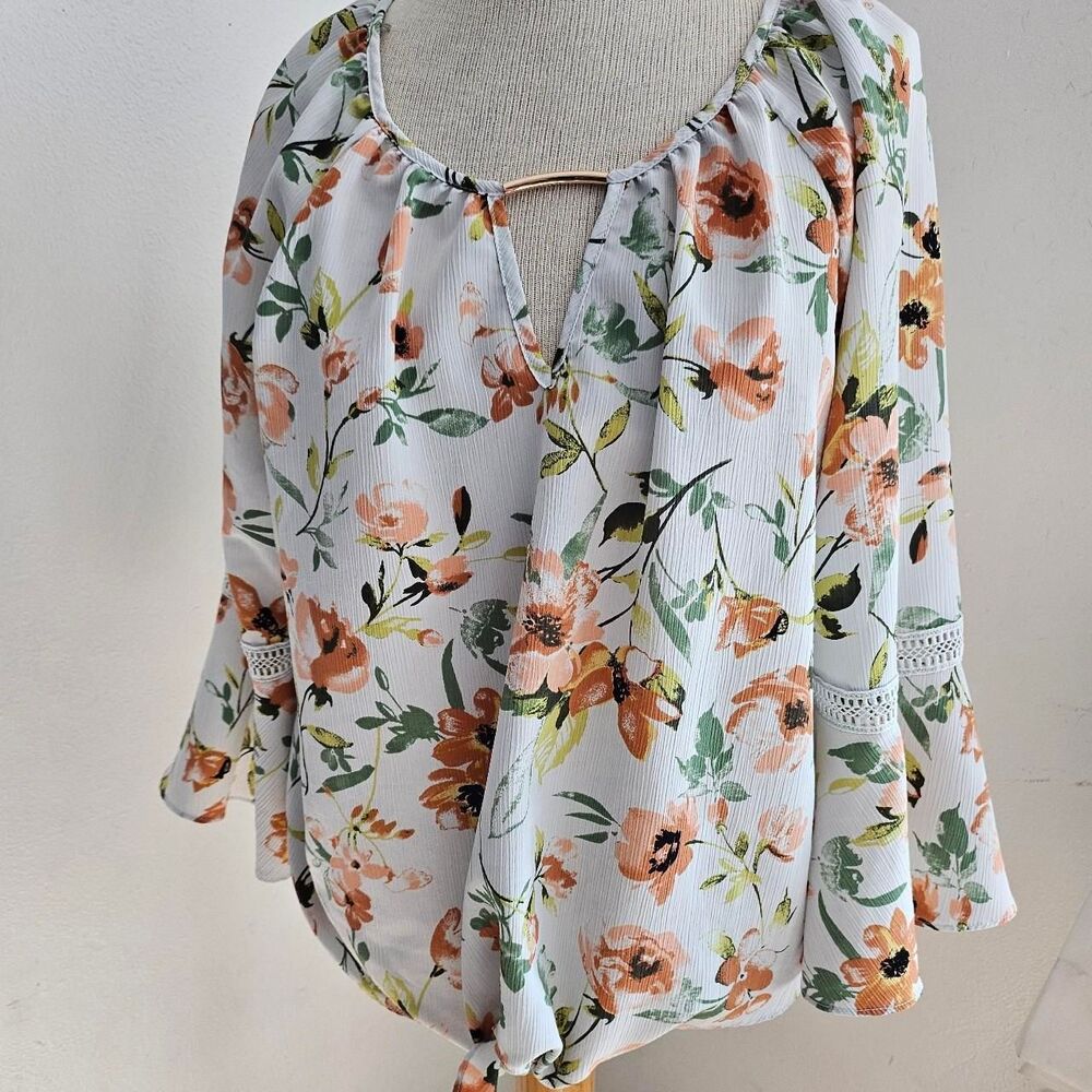 BCX Women's Floral blouse sz L Front tie, gold embellishment Spring, summer vibe